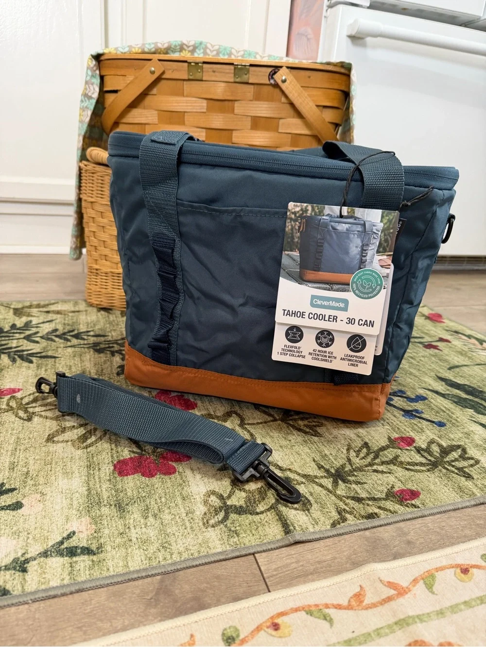 New CleverMade Collapsible Tahoe Cooler 30 Cans Soft Sided Cooler Ocean
